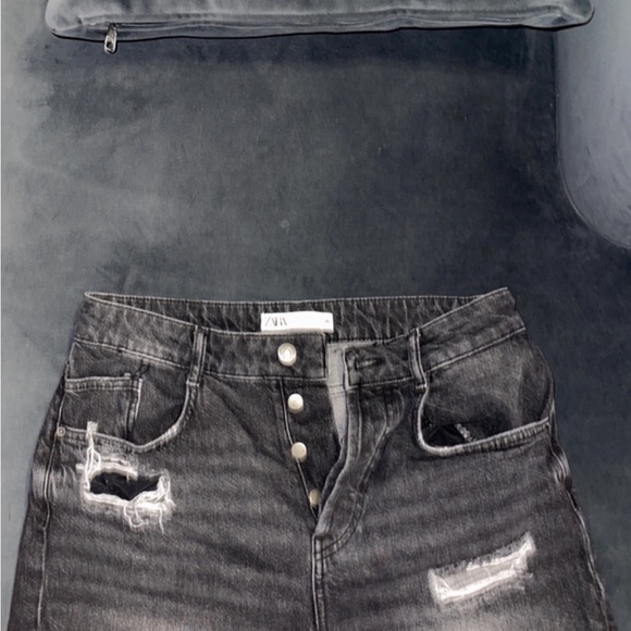 Zara and Meshki mom shorts - Picture 4 of 4